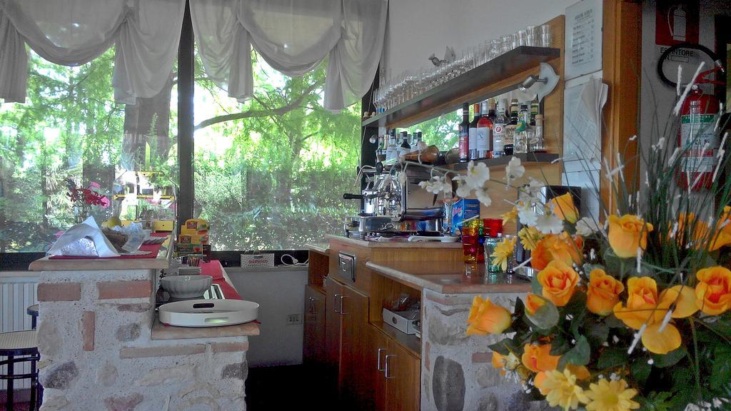 Albergo Il Biancospino Sirmione Exterior photo
